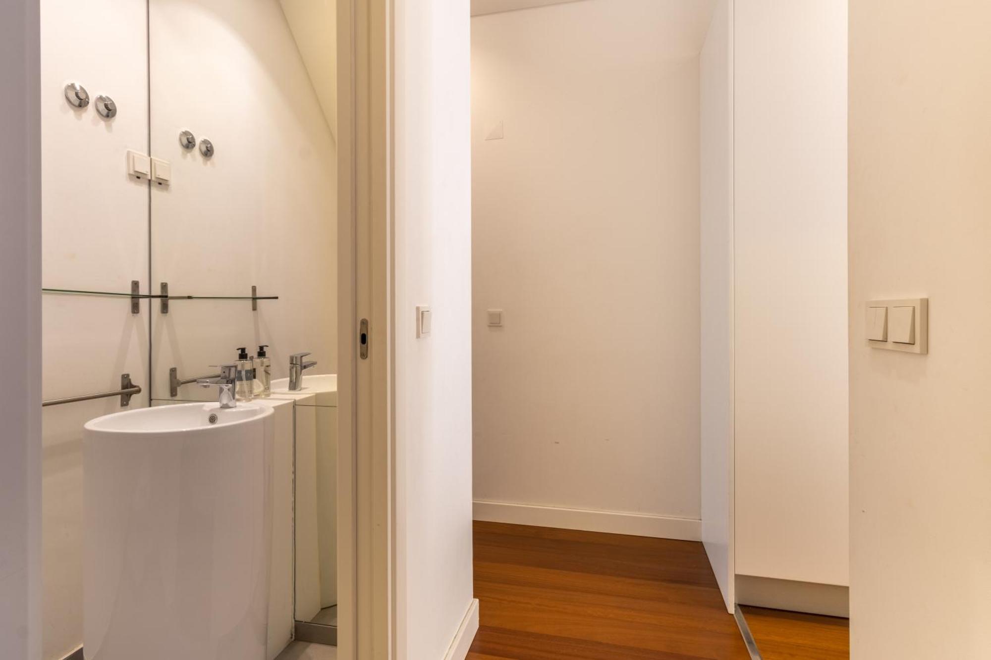 Modern 3Br, Terrace, Ac/Heating & Self Check-In Apartment Lisbon Exterior photo