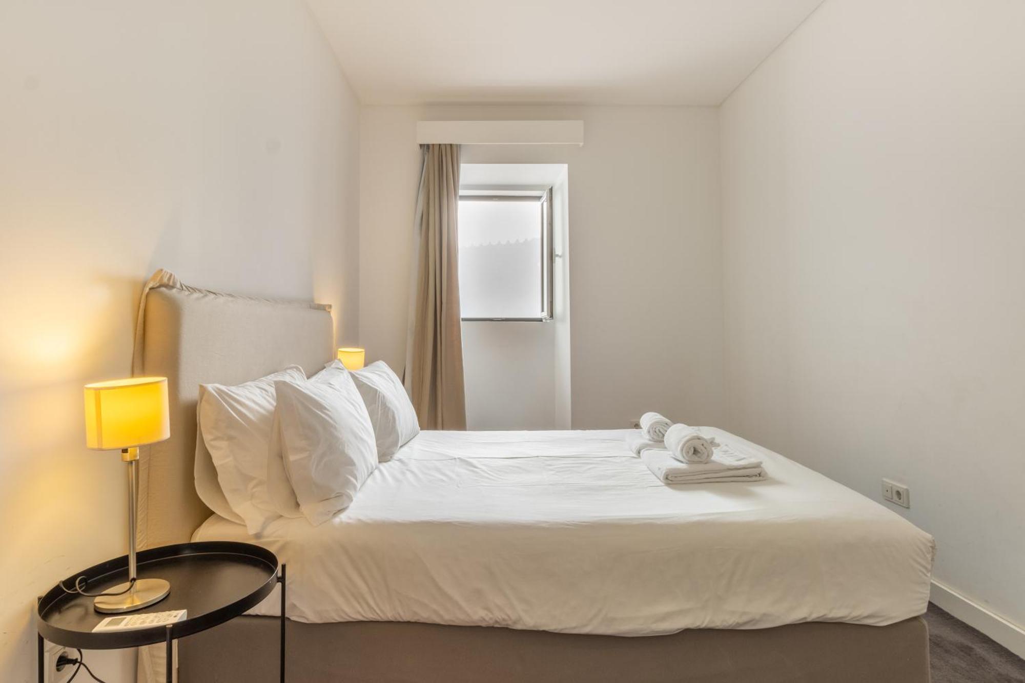 Modern 3Br, Terrace, Ac/Heating & Self Check-In Apartment Lisbon Exterior photo