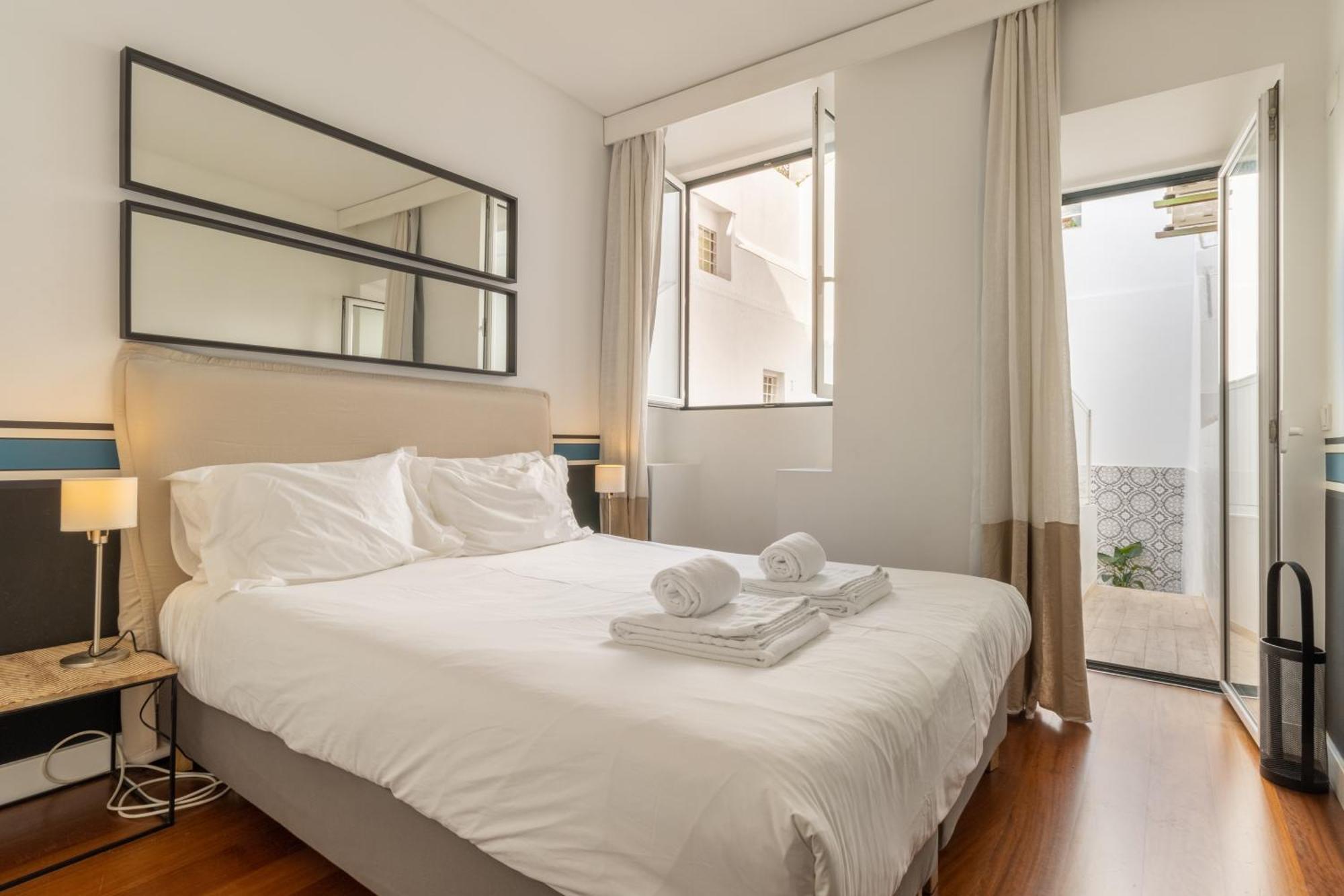 Modern 3Br, Terrace, Ac/Heating & Self Check-In Apartment Lisbon Exterior photo